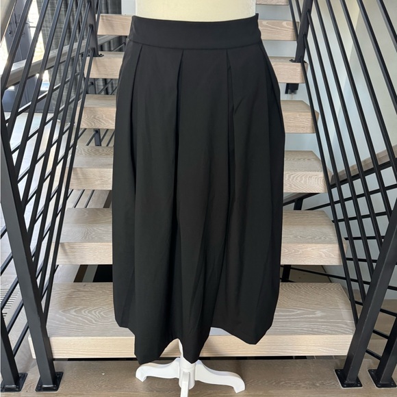 New Elegant Black Pleated Skirt size XS with pockets - Picture 12 of 16